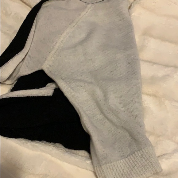 Black and white HM sweater - Picture 2 of 2